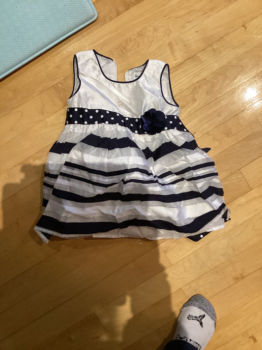 black and white dress  (2-3) Item #94